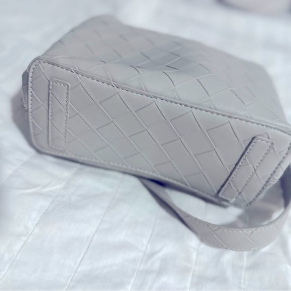 MOTF Cream Shoulder Bag with Minimalist Design - Picture 7 of 7